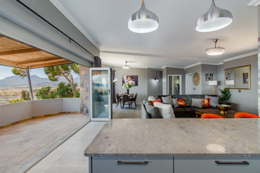 To Let 4 Bedroom Property for Rent in Mountainside Western Cape